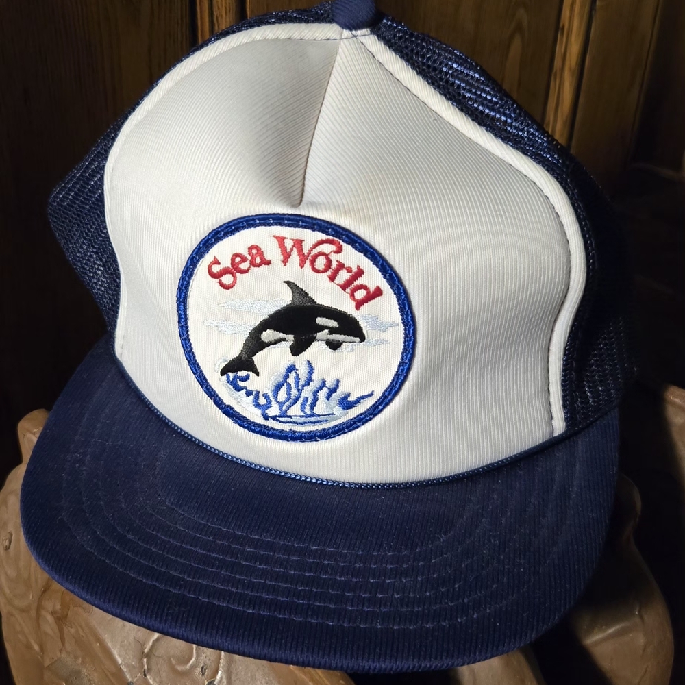 VTG 90s Sea World Trucker Hat